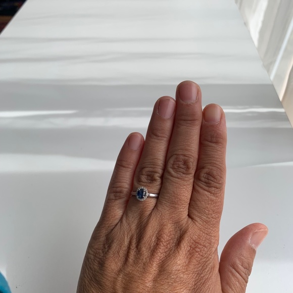 Size 7 - 14K White Gold Natural Blue Sapphire + Diamonds Vintage Petite Ring - Picture 5 of 6